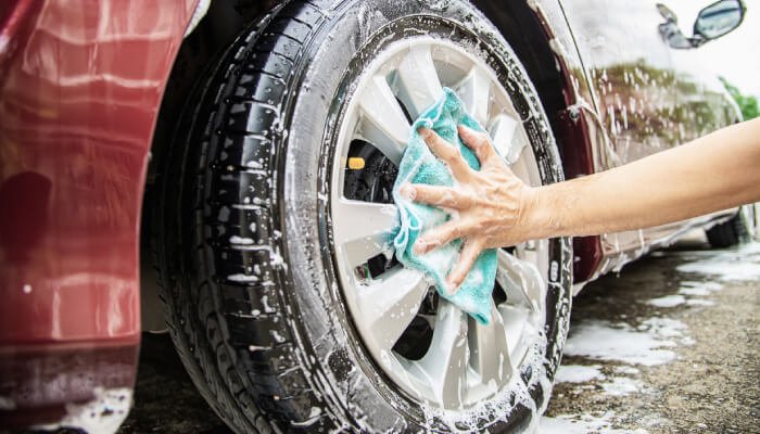 Tire Shining And Shampooing Img